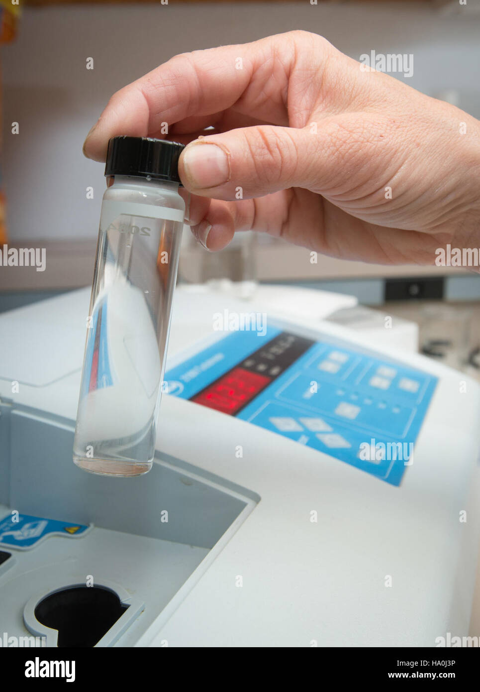 L'USDA sostiene iniziative in materia di acque pulite, come quelle di Broken Bow, incentrate sui miglioramenti della qualità dell'acqua e sui sistemi di trattamento delle acque per garantire fonti idriche sicure e sostenibili nelle aree rurali, promuovendo la salute pubblica e la protezione dell'ambiente. Foto Stock