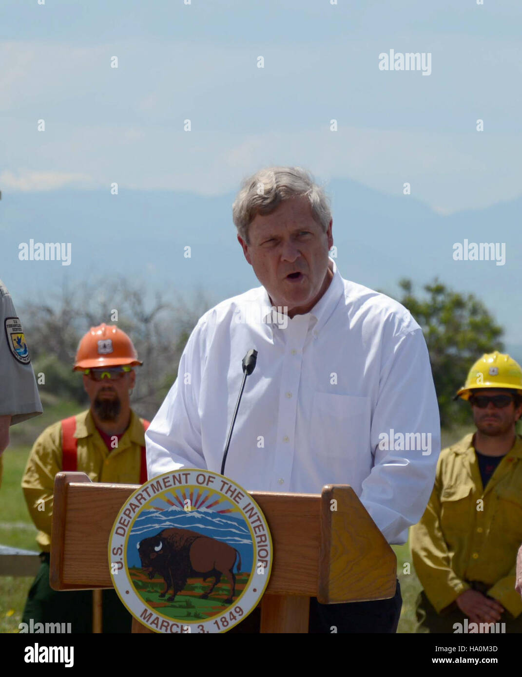 L'USDA Forest Service lavora per gestire le minacce di incendi e sostenere le aree colpite dalla siccità attraverso l'allocazione delle risorse e iniziative di pubblica sicurezza. Ciò include gli sforzi nel Rocky Mountain Arsenal National Wildlife Refuge e nelle regioni circostanti. Foto Stock