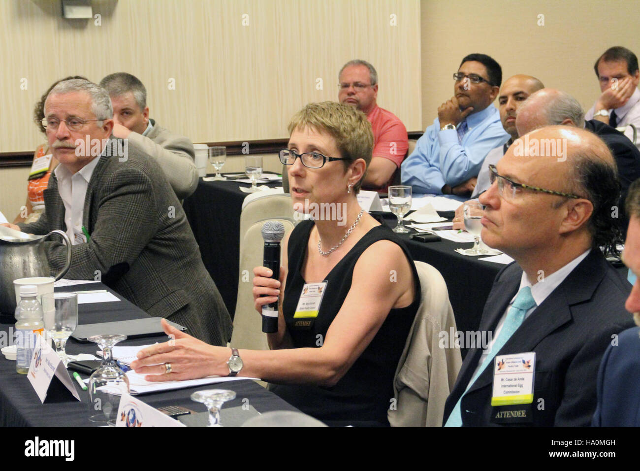 Una conferenza tenuta dall'APHIS e dall'USDA per affrontare l'impatto dell'influenza aviaria sul commercio di pollame, discutendo le misure per il controllo delle malattie, la sanità pubblica e la biosicurezza nelle industrie avicole negli Stati Uniti Foto Stock