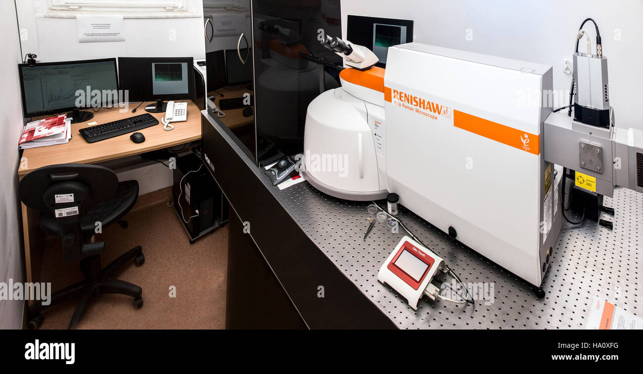 Una forza atomica microscopi nel Dipartimento di Scienza dei Materiali presso l'Istituto di Fisica Nucleare a Cracovia, Polonia Foto Stock