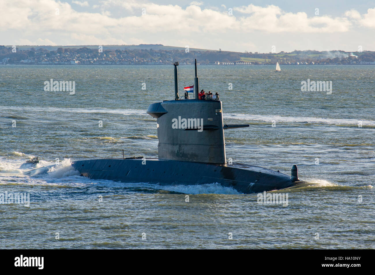 La marina olandese (Koninklijke Marine) sottomarino, HNLMS Bruinvis (S810) arrivando a Portsmouth, nel Regno Unito il 18 novembre 2016. Foto Stock