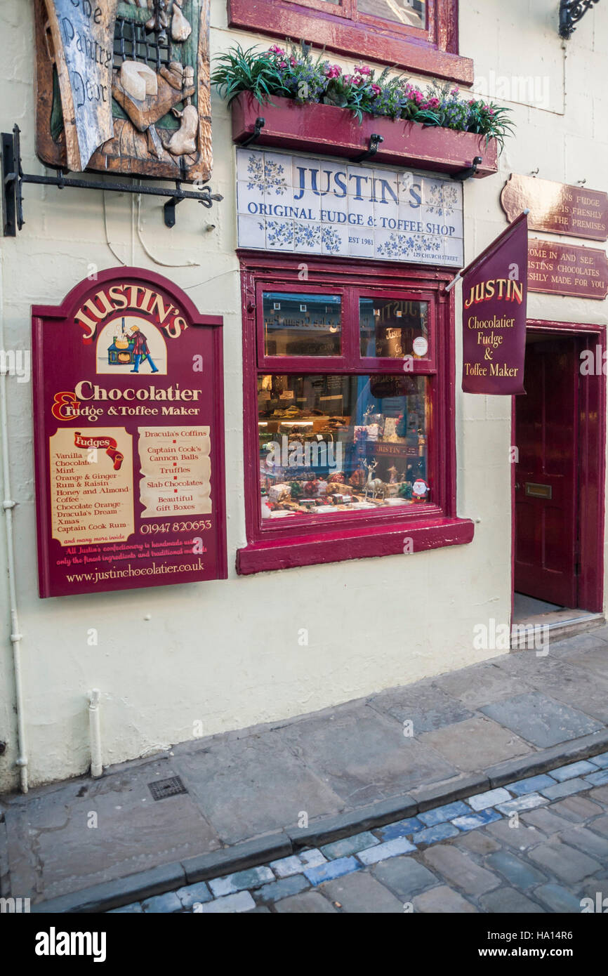 Di Justin fudge e toffee shop in Church Street,Whitby,North Yorkshire, Inghilterra Foto Stock