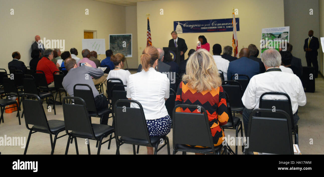 I programmi USDA forniscono finanziamenti significativi per lo sviluppo di infrastrutture locali, tra cui impianti di trattamento delle acque reflue, a beneficio di comunità come Whitehall migliorando i servizi essenziali. Foto Stock