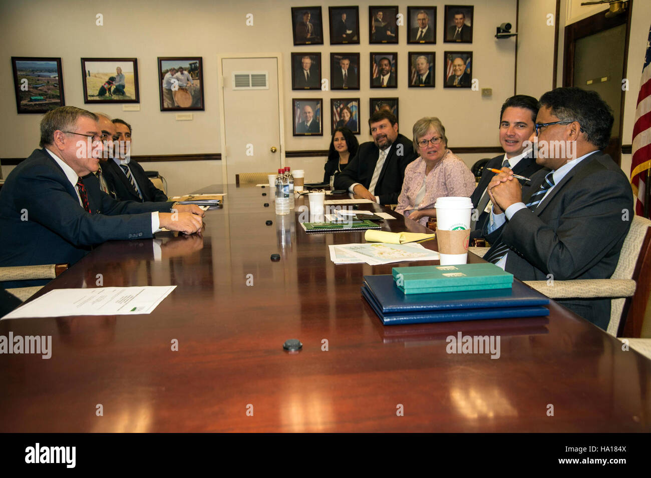 L'APHIS e altre agenzie collaborano per gestire il rischio di afta epizootica (afta epizootica) attraverso accordi comuni e protocolli proattivi di gestione delle malattie. Foto Stock