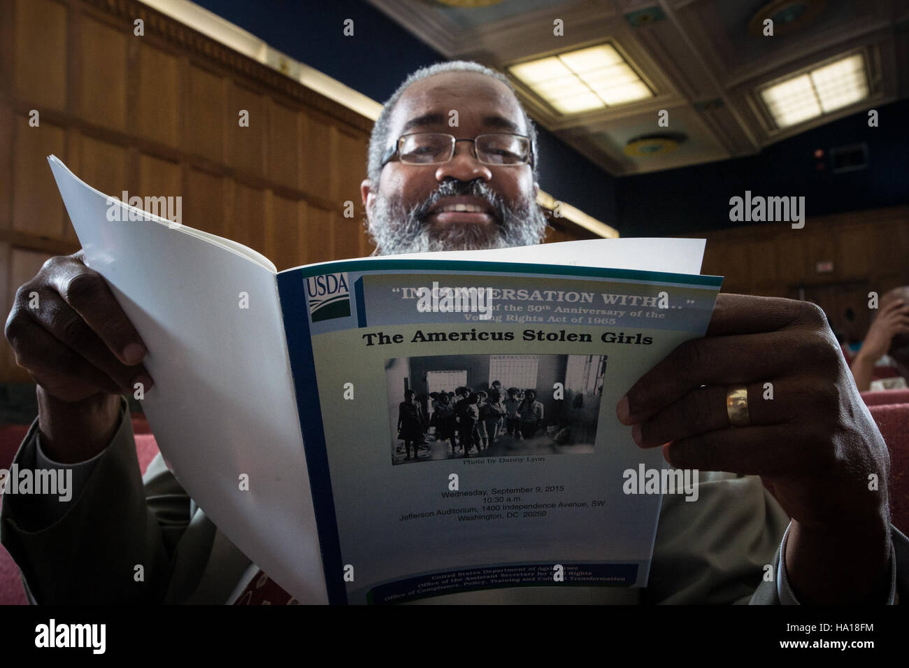 Il 50° anniversario della legge sui diritti di voto del 1965 è commemorato in discussioni sul movimento per i diritti civili e su eventi come l'arresto di 35 ragazze ad Americus, Georgia. Questo momento cruciale sottolinea il ruolo dell'SNCC e di altre organizzazioni nel promuovere i diritti degli elettori e la giustizia razziale. Foto Stock