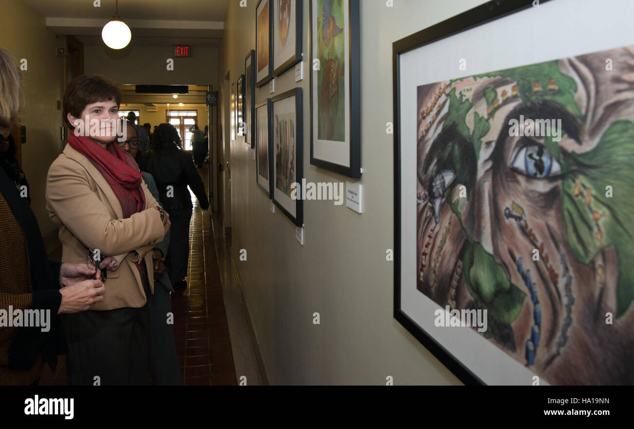 Il Children's Painting Program, parte di una collaborazione tra il Dipartimento dell'Agricoltura degli Stati Uniti e l'ambiente delle Nazioni Unite, si concentra sull'educazione ambientale attraverso l'arte, evidenziando la sostenibilità e la conservazione della natura. Foto Stock