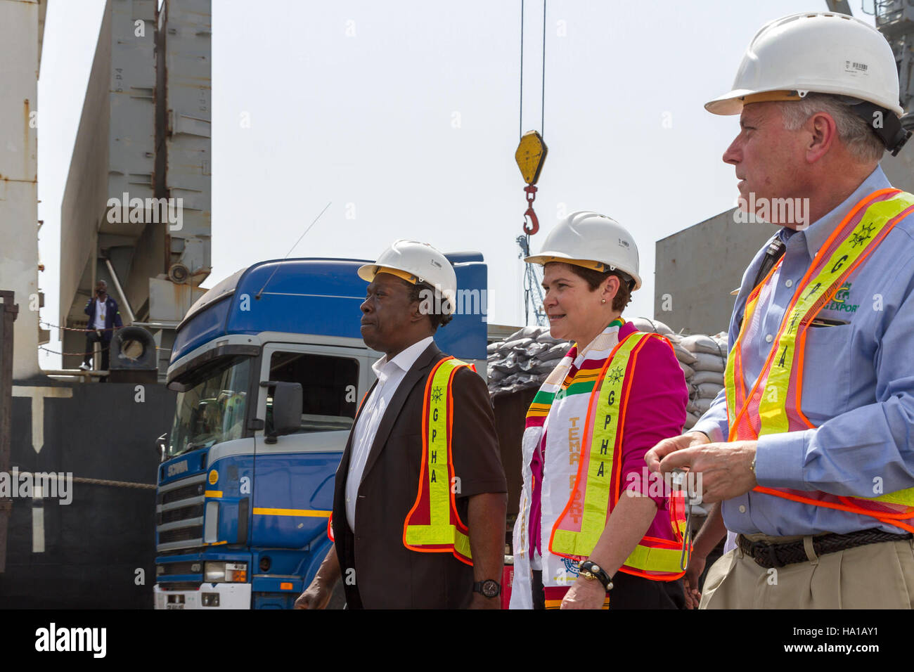 Questa immagine raffigura un viaggio in Africa del vice segretario dell'USDA Harden, incentrato sullo sviluppo del settore agroalimentare. La visita mirava a rafforzare la cooperazione agricola tra le nazioni americane e africane. Foto Stock
