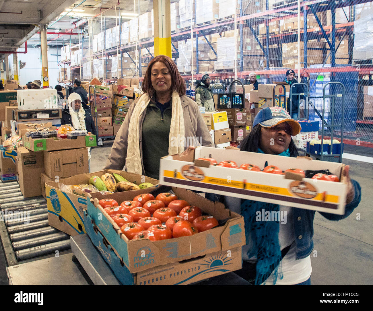 L'USDA ha sostenuto la Community FoodBank of New Jersey durante gli sforzi di risposta alle catastrofi, concentrandosi sulla distribuzione di cibo e sui servizi nutrizionali di emergenza in seguito all'uragano Sandy e ad altre tempeste. Foto Stock L'USDA ha sostenuto la Community FoodBank of New Jersey durante gli sforzi di risposta alle catastrofi, concentrandosi sulla distribuzione di cibo e sui servizi nutrizionali di emergenza in seguito all'uragano Sandy e ad altre tempeste. Foto Stock