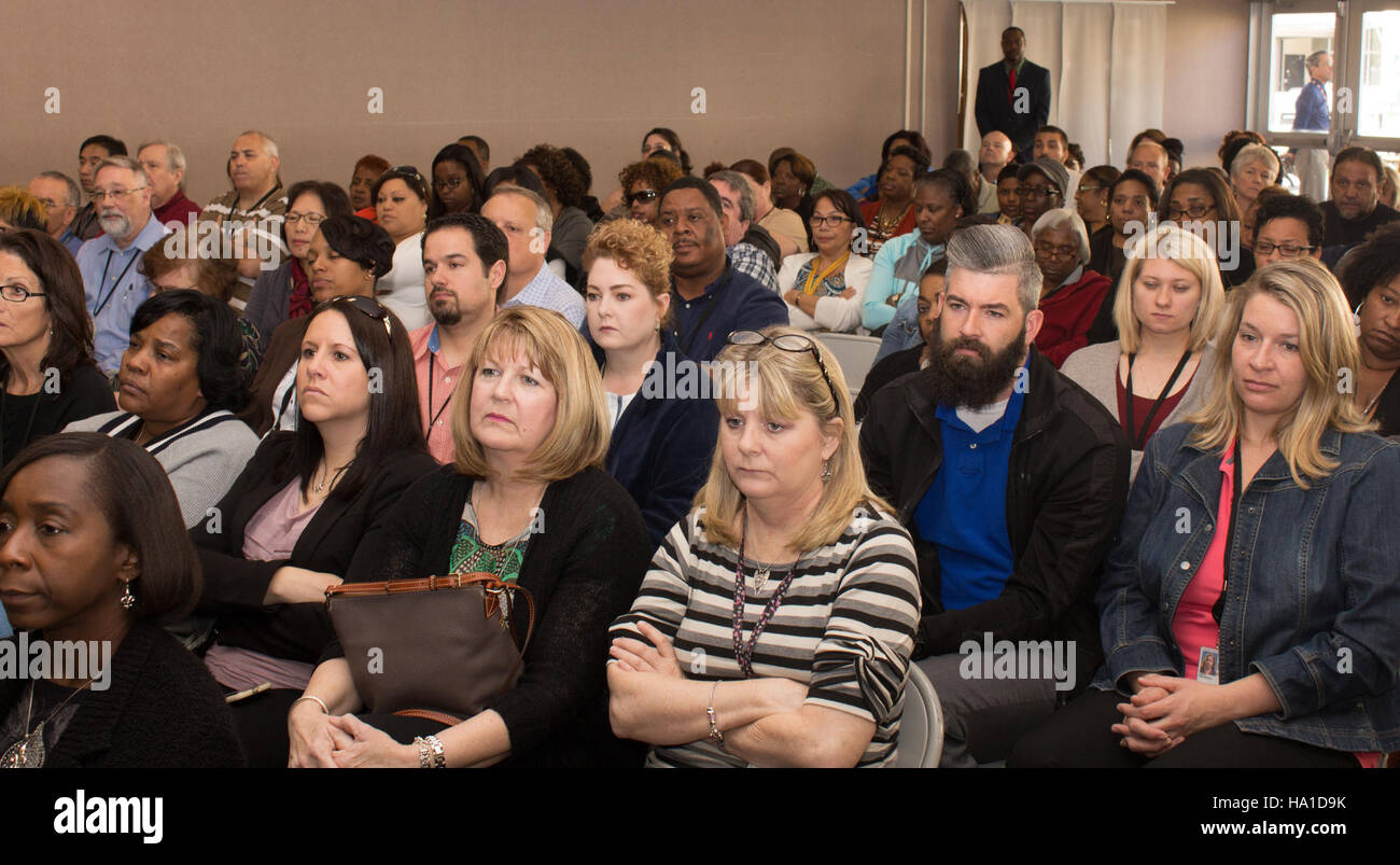 Il National Finance Center (NFC) del Dipartimento dell'Agricoltura degli Stati Uniti svolge un ruolo nella gestione delle risorse finanziarie per i programmi federali. Il segretario Tom Vilsack sottolinea l'importanza di una gestione finanziaria efficiente per sostenere i servizi pubblici. Foto Stock