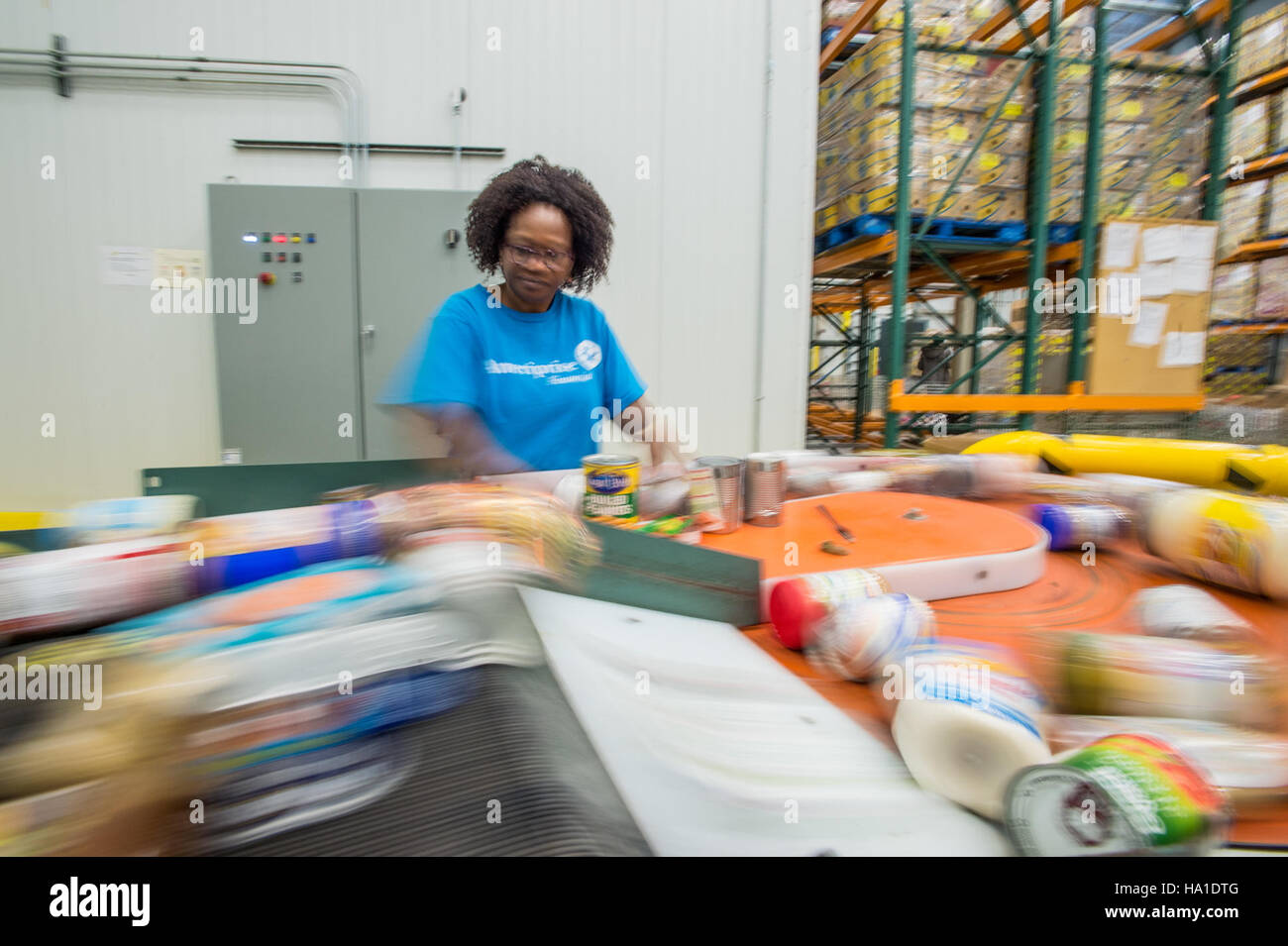 Il Food and Nutrition Service dell'USDA sostiene banche alimentari come la Capital area Food Bank, contribuendo a distribuire prodotti freschi e prodotti alimentari essenziali a coloro che ne hanno bisogno a Washington D.C. Foto Stock