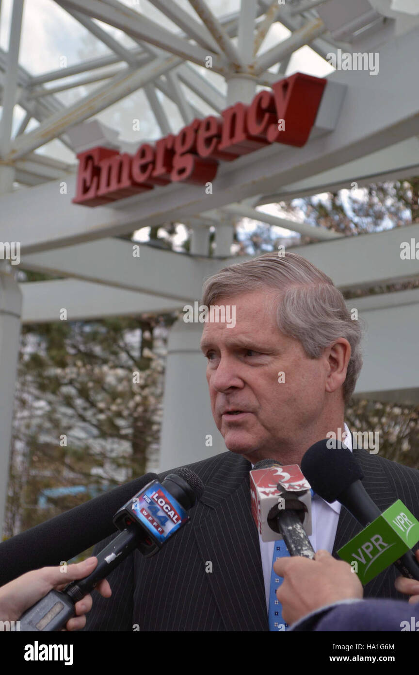 Una discussione sulla crisi degli oppioidi negli Stati Uniti, incentrata sui tribunali della droga come mezzo di riabilitazione. Questo riguarda l'intersezione tra sanità, legge e salute pubblica nella gestione della dipendenza e nel miglioramento del benessere della comunità. Foto Stock