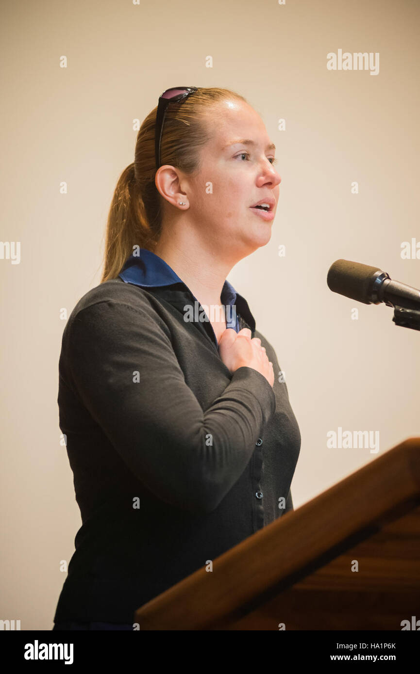Questa immagine mostra l'evento di calcio d'inizio per la campagna federale combinata, tenutosi al Jefferson Auditorium di Washington, D.C., che promuove i contributi dei dipendenti federali a cause di beneficenza. Foto Stock