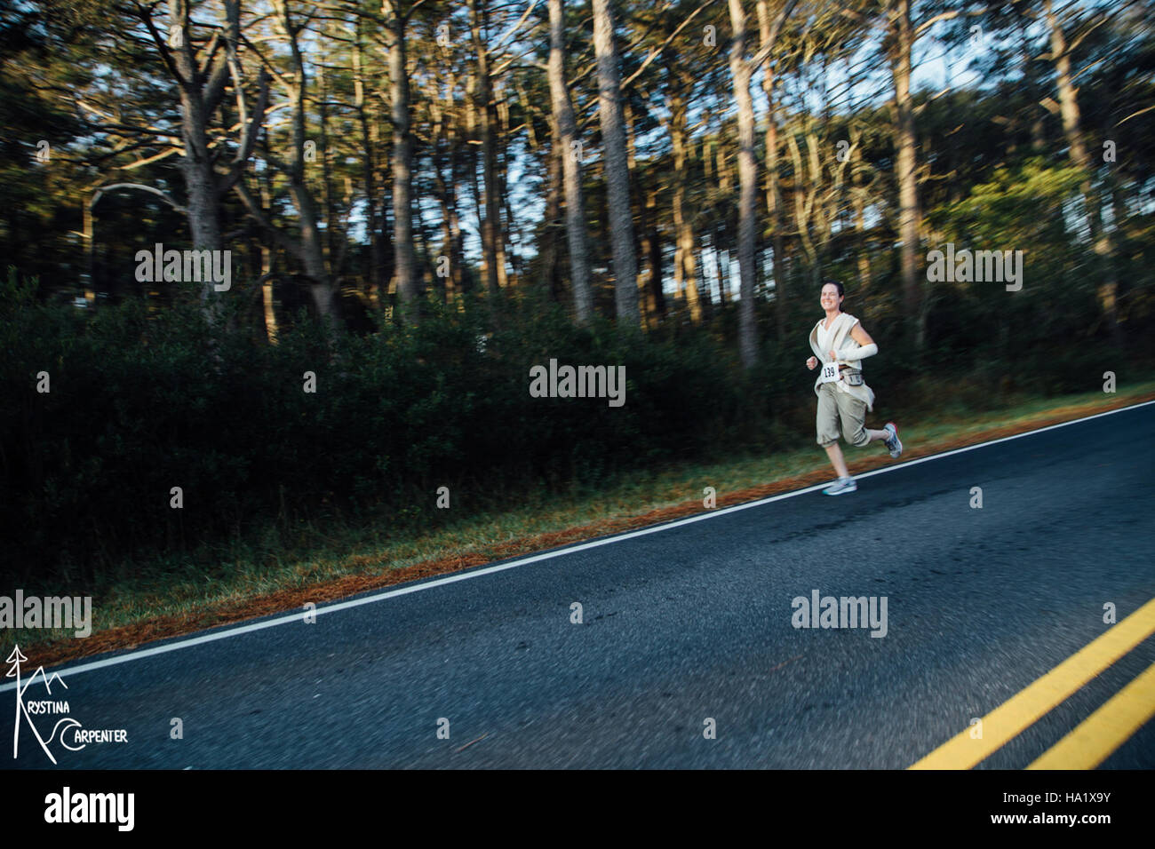 La 5k di Halloween del 2016 presso il Parco Nazionale di Assateague ha invitato i partecipanti a celebrare la stagione mentre si dedicano ad attività all'aperto, promuovendo una vita sana e un apprezzamento ambientale in un parco nazionale. Foto Stock