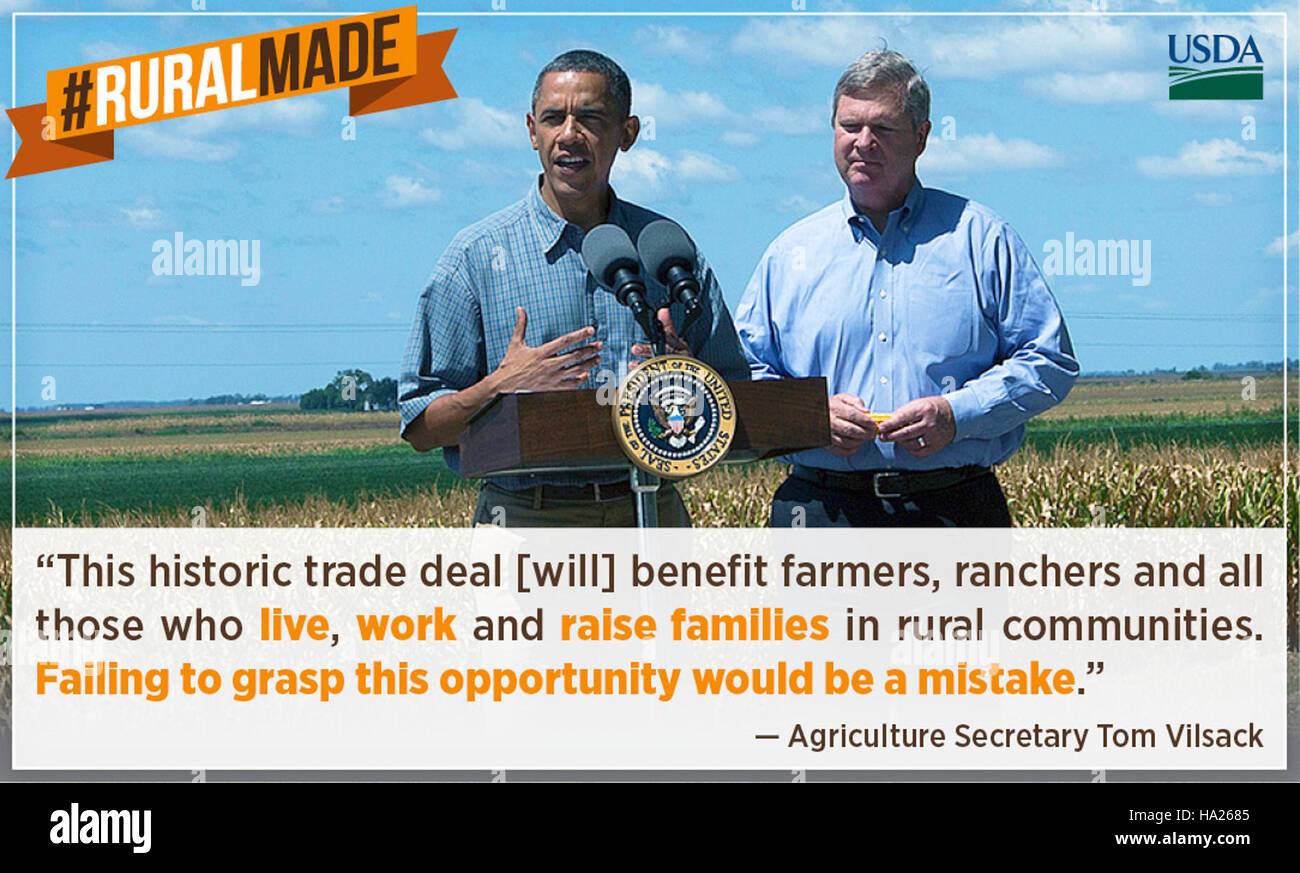 22029103376 usdagov Presidente Obama parla con il Segretario per l'agricoltura Tom Vilsack ascolto Foto Stock