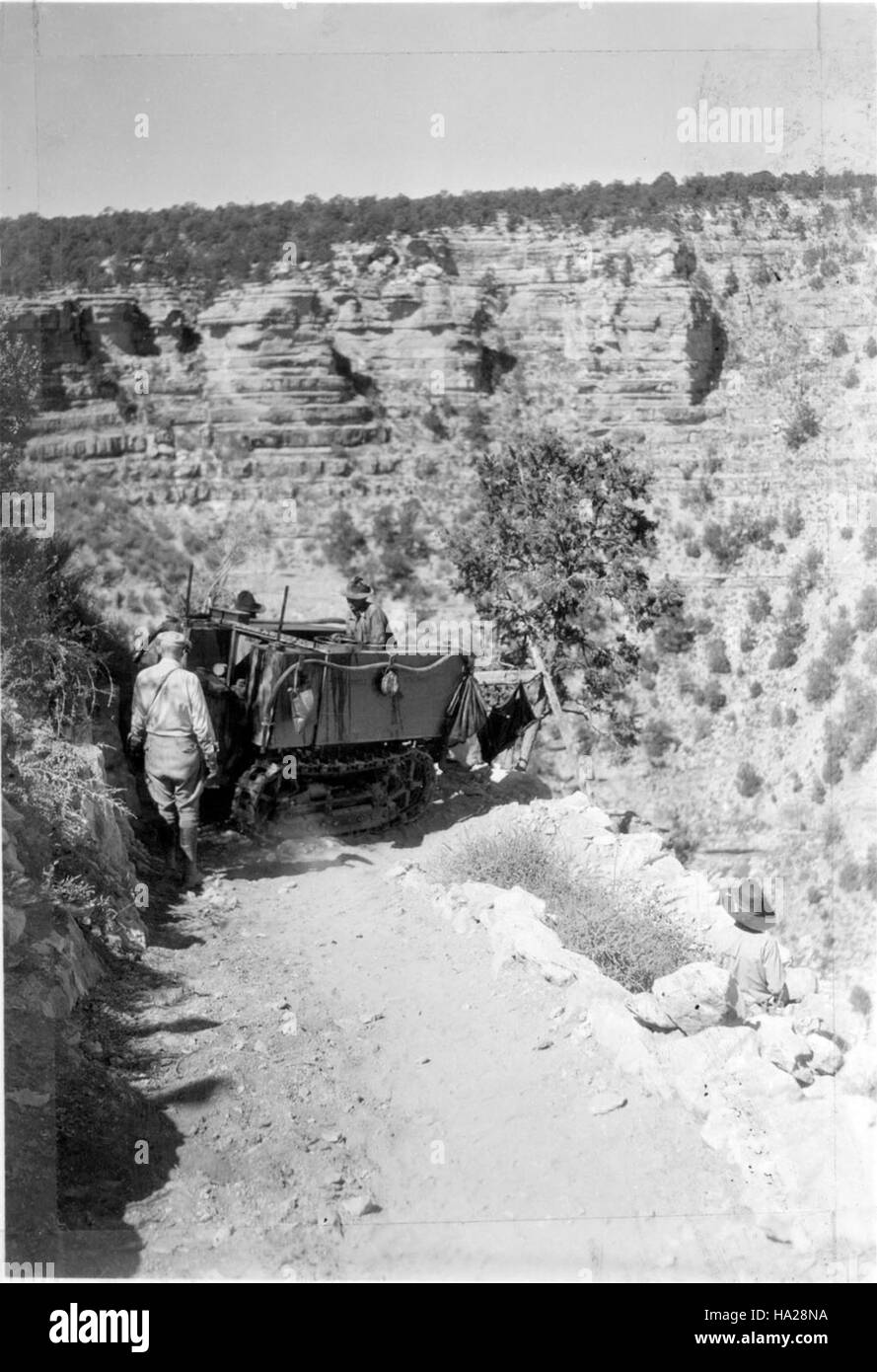 Gli sforzi di manutenzione e conservazione dello storico Bright Angel Trail del Grand Canyon garantiscono la sicurezza e l'accessibilità di questo iconico percorso escursionistico all'interno del parco nazionale. Foto Stock