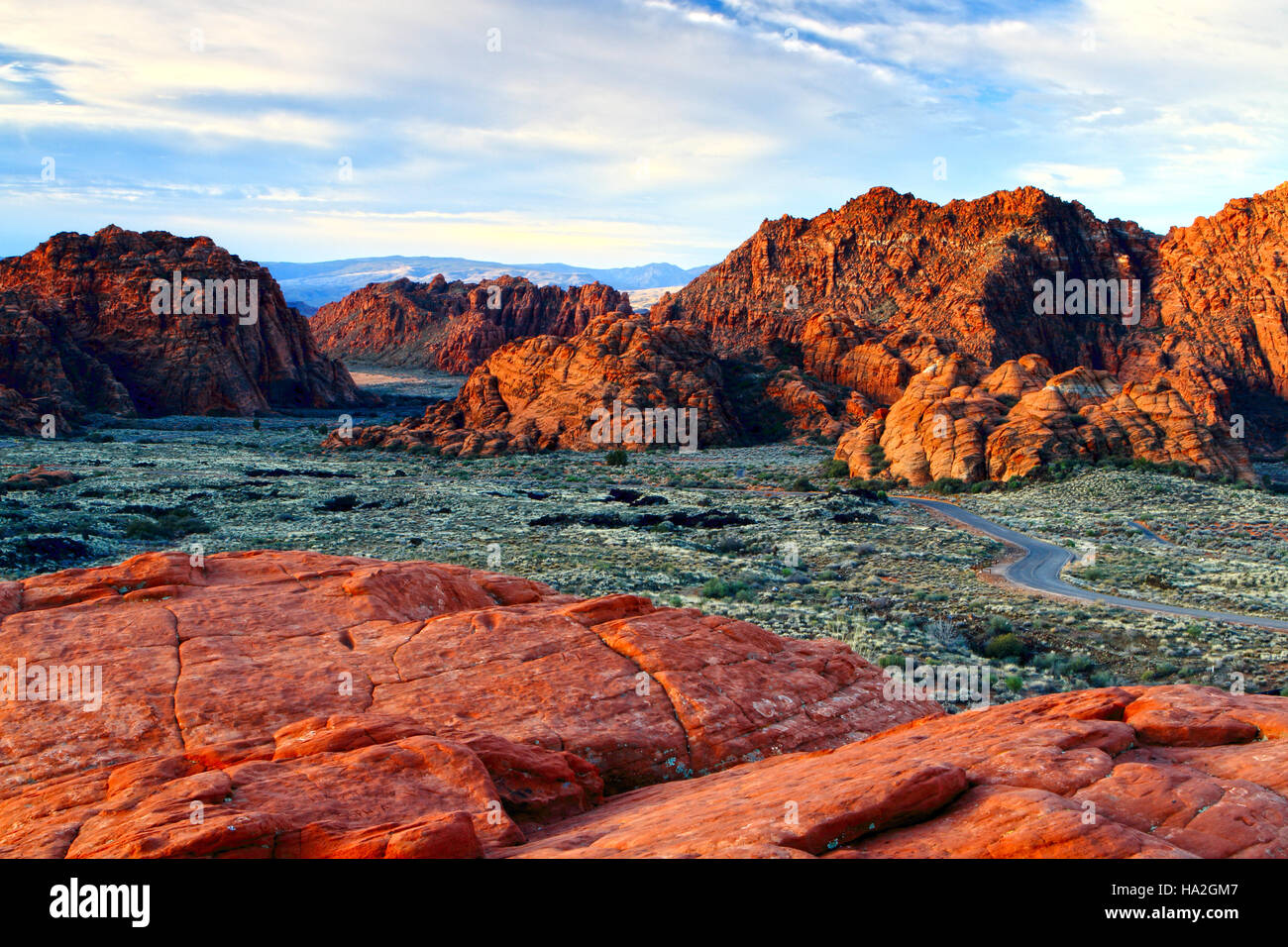 La vista dalla si affacciano in Snow Canyon State Park di San Giorgio, Utah. Foto Stock