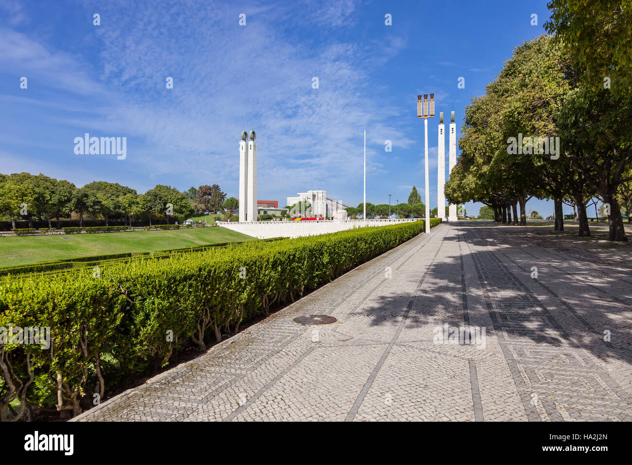 Lisbona, Portogallo. Tipico artigianale portoghese cobblestone pavement nel Parco Eduardo VII. Il più grande parco nel centro della citta'. Foto Stock