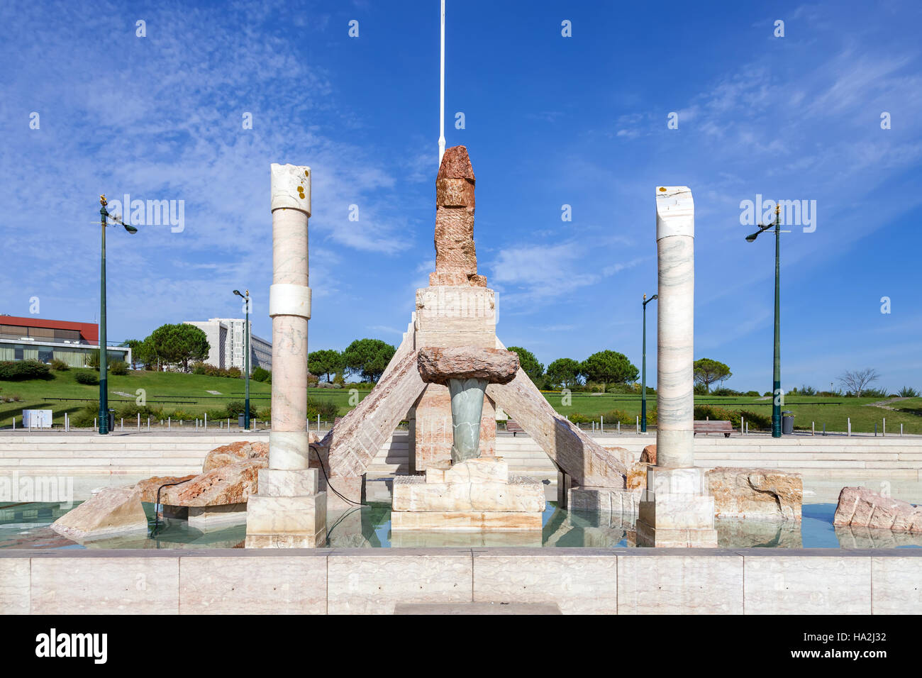 Parco Eduardo VII. Un controverso monumento al 25 de Abril Rivoluzione, costruito nella paesaggistica si affacciano o il punto di vista del par Foto Stock