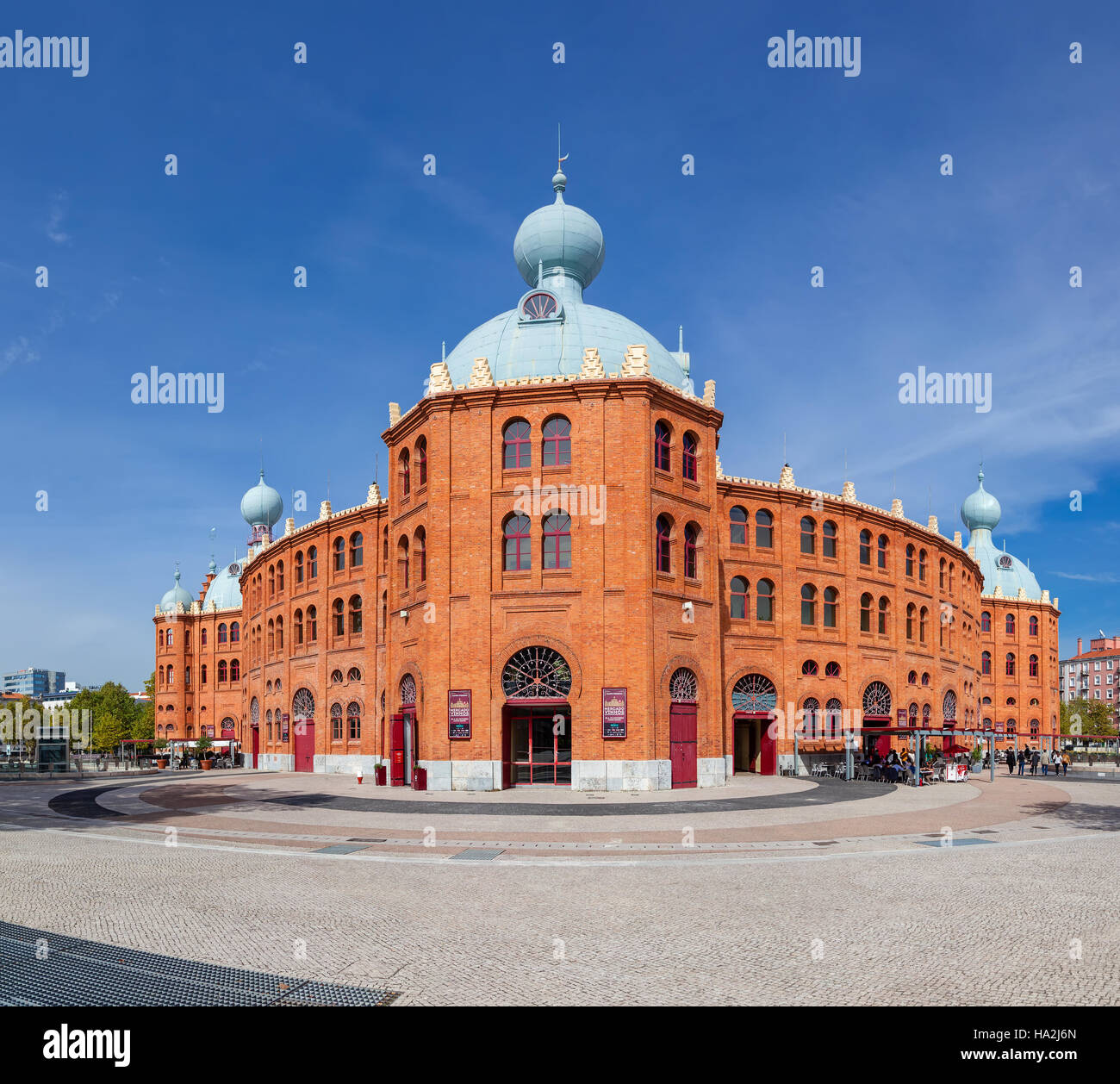Campo Pequeno Arena Arena vista laterale. Il Portogallo più iconica arena. Xix secolo in stile moresco stile Revival. Ospita numerosi eventi. Foto Stock