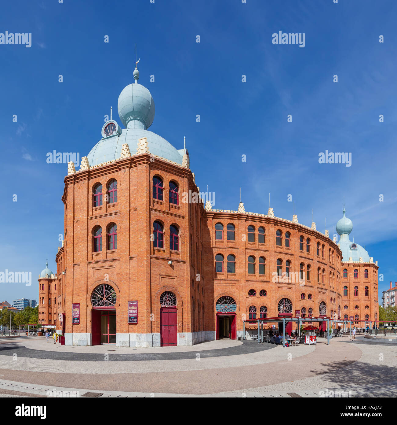 Campo Pequeno Arena Arena vista laterale. Il Portogallo più iconica arena. Xix secolo in stile moresco stile Revival. Ospita numerosi eventi. Foto Stock