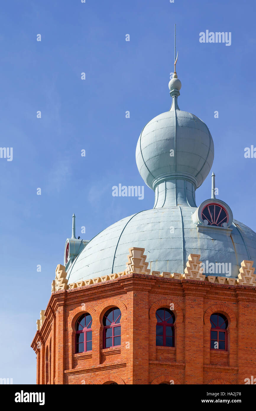 Campo Pequeno Arena Arena. Dettaglio di uno dei caratteristici cupole nel XIX secolo in stile moresco stile Revival. Foto Stock