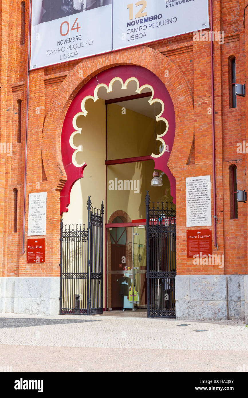 Campo Pequeno Arena Arena entrata principale. Il Portogallo più antica e mitica corrida arena. Xix secolo in stile moresco stile Revival. Foto Stock