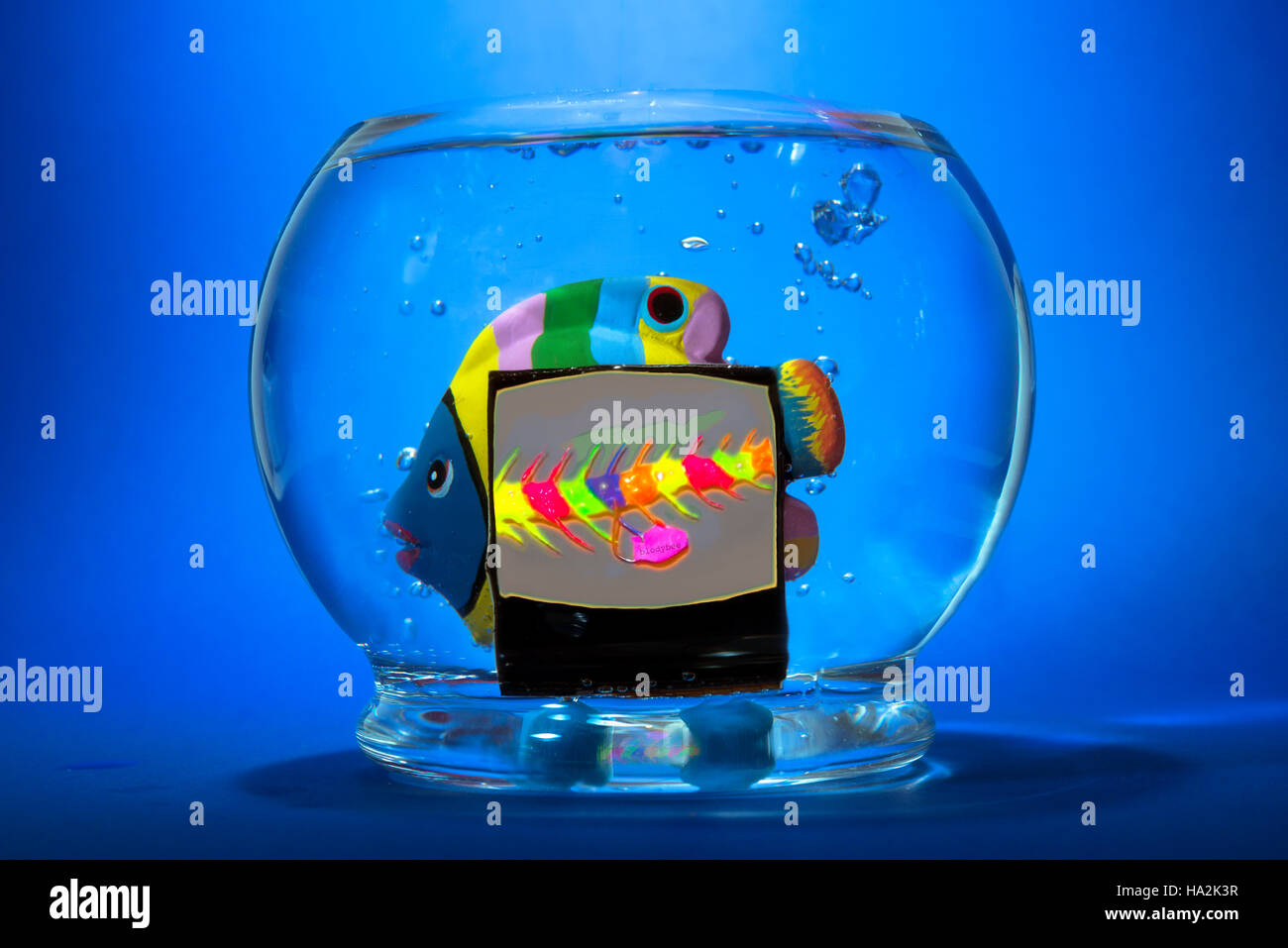 Pesce in ceramica in una terrina di pesce Foto Stock