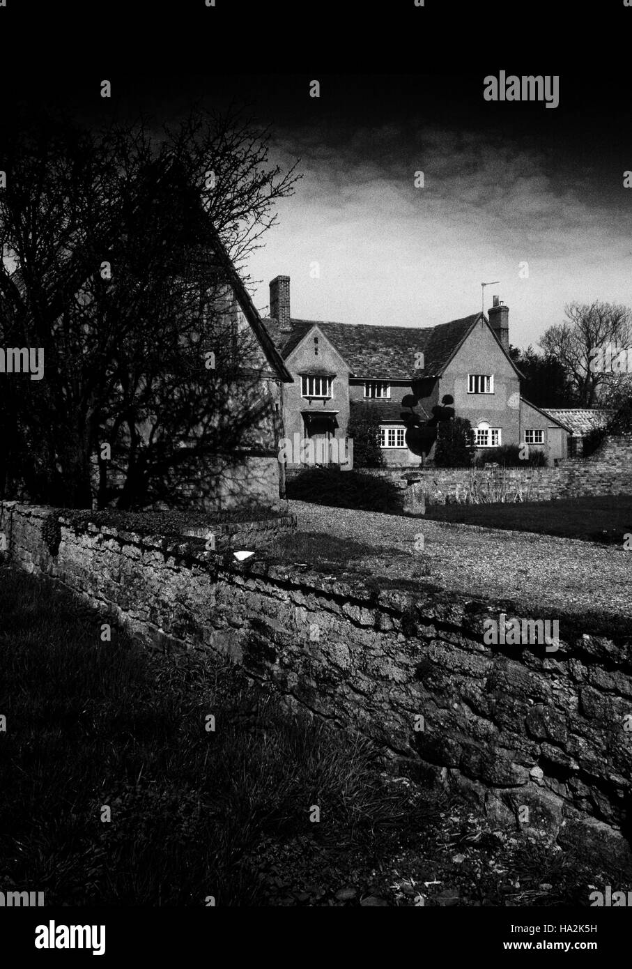 Cottage, UK, house, inglese, in Inghilterra, paese, villaggio, home, campagna, pietra, pittoresco, britannico, vecchio, rurale, tradizionale, Foto Stock