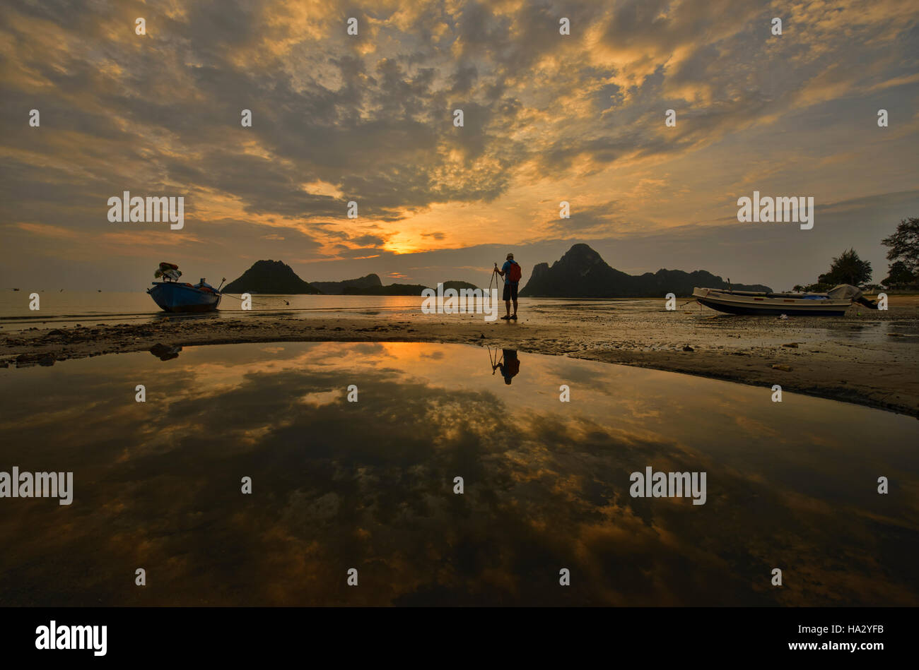 Sunrise nel Golfo di Thailandia, Prachuap Khiri Khan, Thailandia Foto Stock