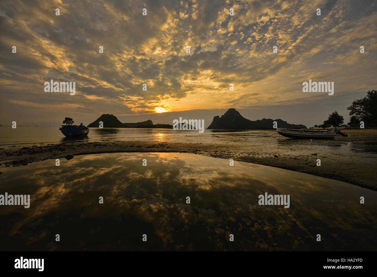 Sunrise nel Golfo di Thailandia, Prachuap Khiri Khan, Thailandia Foto Stock