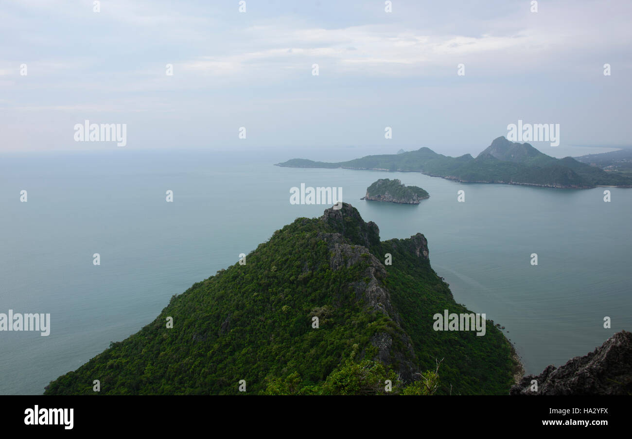 Splendida vista del Golfo di Thailandia dal vertice di Khao Muak Lom, Prachuap Khiri Khan, Thailandia Foto Stock