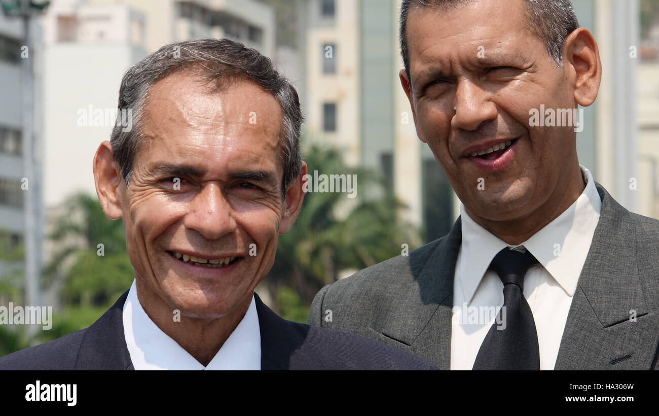 Sorridere i vecchi uomini di affari Foto Stock
