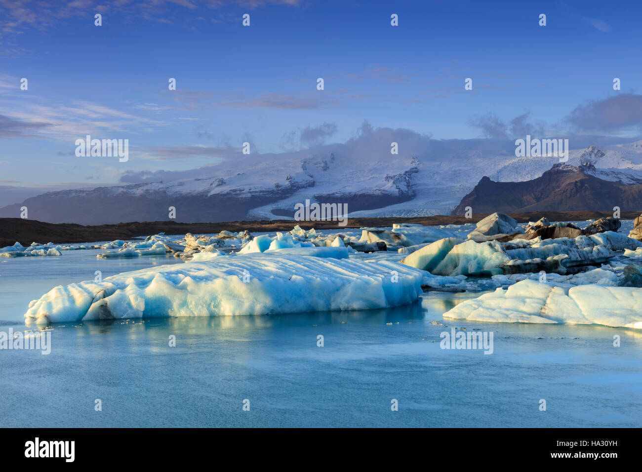 Iceberg di Jokulsarlon, un lago glaciale nel sud-est dell'Islanda, sul bordo del Vatnajokull Parco Nazionale Foto Stock