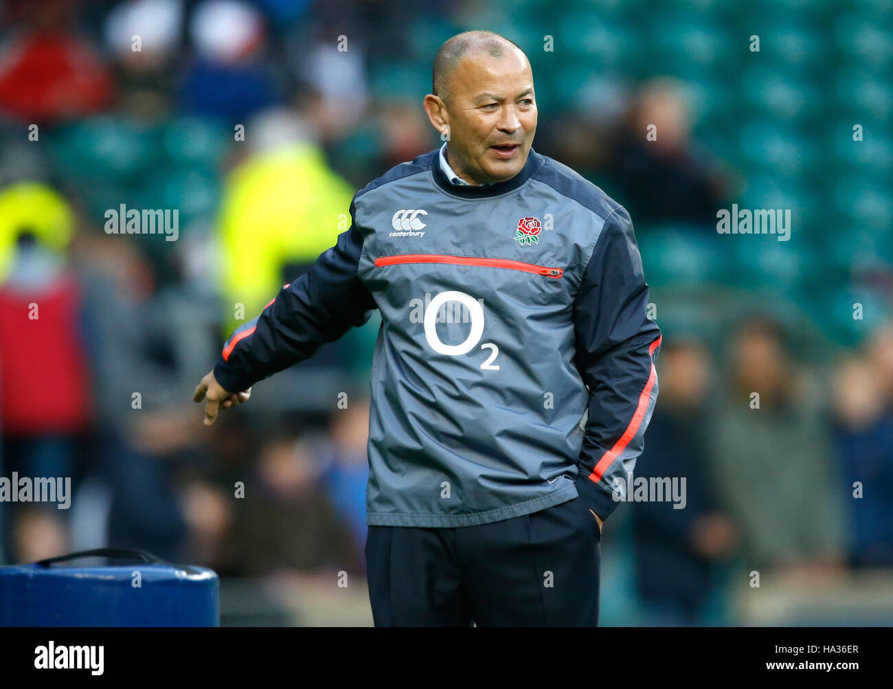 L'allenatore inglese Eddie Jones durante la partita autunnale internazionale al Twickenham Stadium, Londra. PREMERE ASSOCIAZIONE foto. Data immagine: Sabato 26 novembre 2016. Vedi la storia della PA RUGBYU Inghilterra. Il credito fotografico dovrebbe essere: Paul Harding/PA Wire. Foto Stock