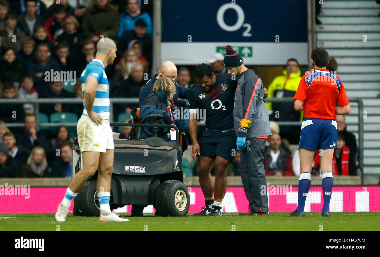 Il Billy Munipola dell'Inghilterra deve lasciare il campo a causa di un infortunio durante la partita autunnale internazionale al Twickenham Stadium, Londra. PREMERE ASSOCIAZIONE foto. Data immagine: Sabato 26 novembre 2016. Vedi la storia della PA RUGBYU Inghilterra. Il credito fotografico dovrebbe essere: Paul Harding/PA Wire. Foto Stock