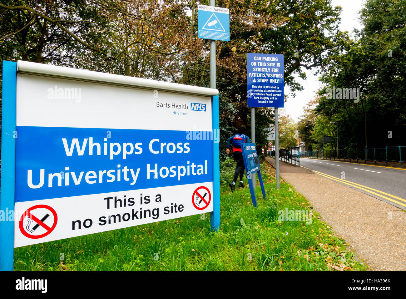 Firmare all'entrata di Whipps Cross University Hospital, a Waltham Forest, Londra. Parte di Barts Health NHS Trust Foto Stock
