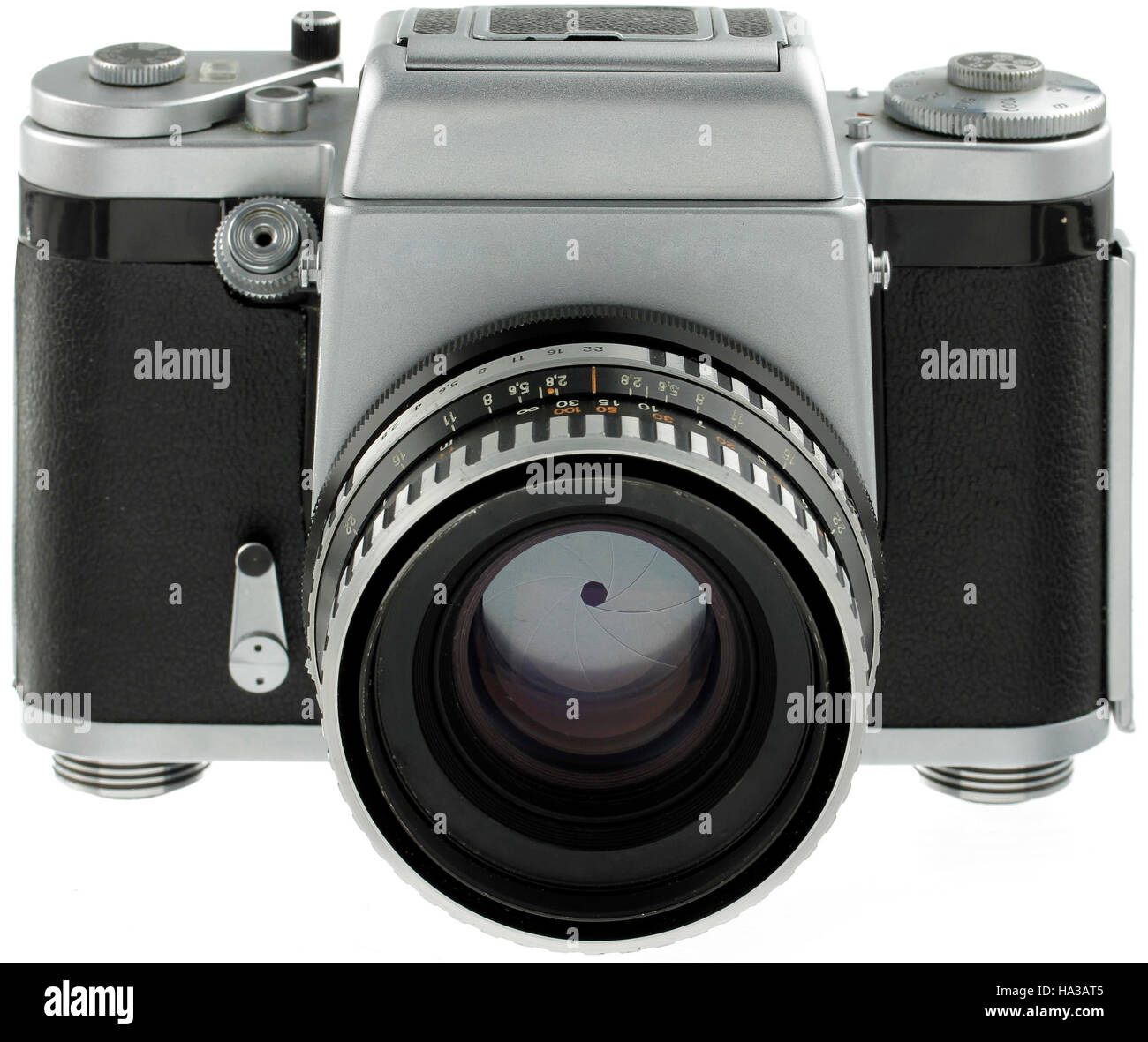 Vintage Medio Formato fotocamera a pellicola e Kit di lenti su sfondo bianco Foto Stock
