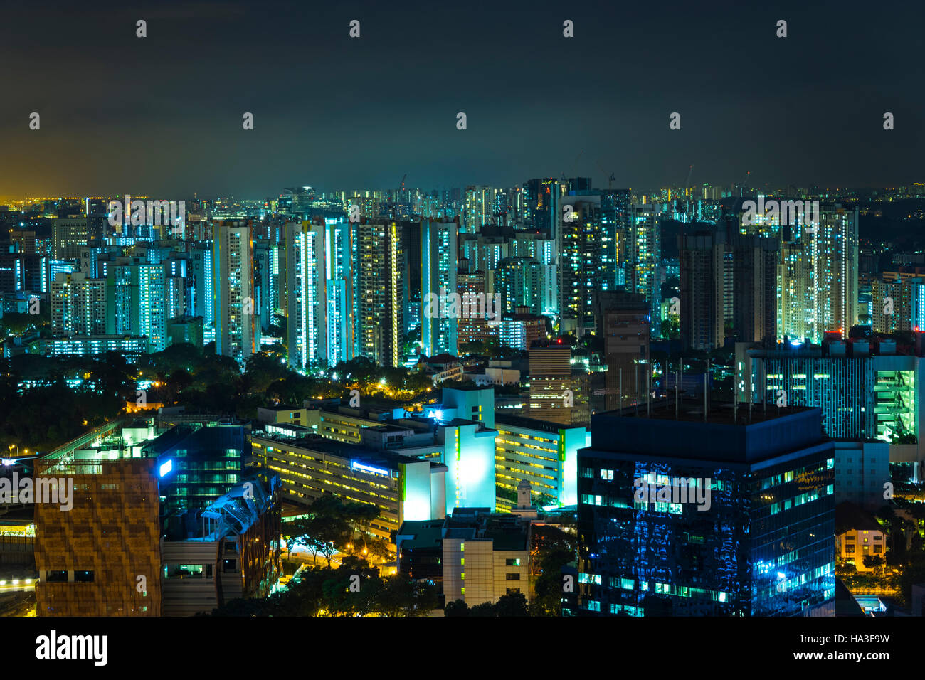 Notte astratto cityscape area residente a Singapore con filtro retrò - possono essere utilizzate per la visualizzazione o montaggi sul prodotto Foto Stock