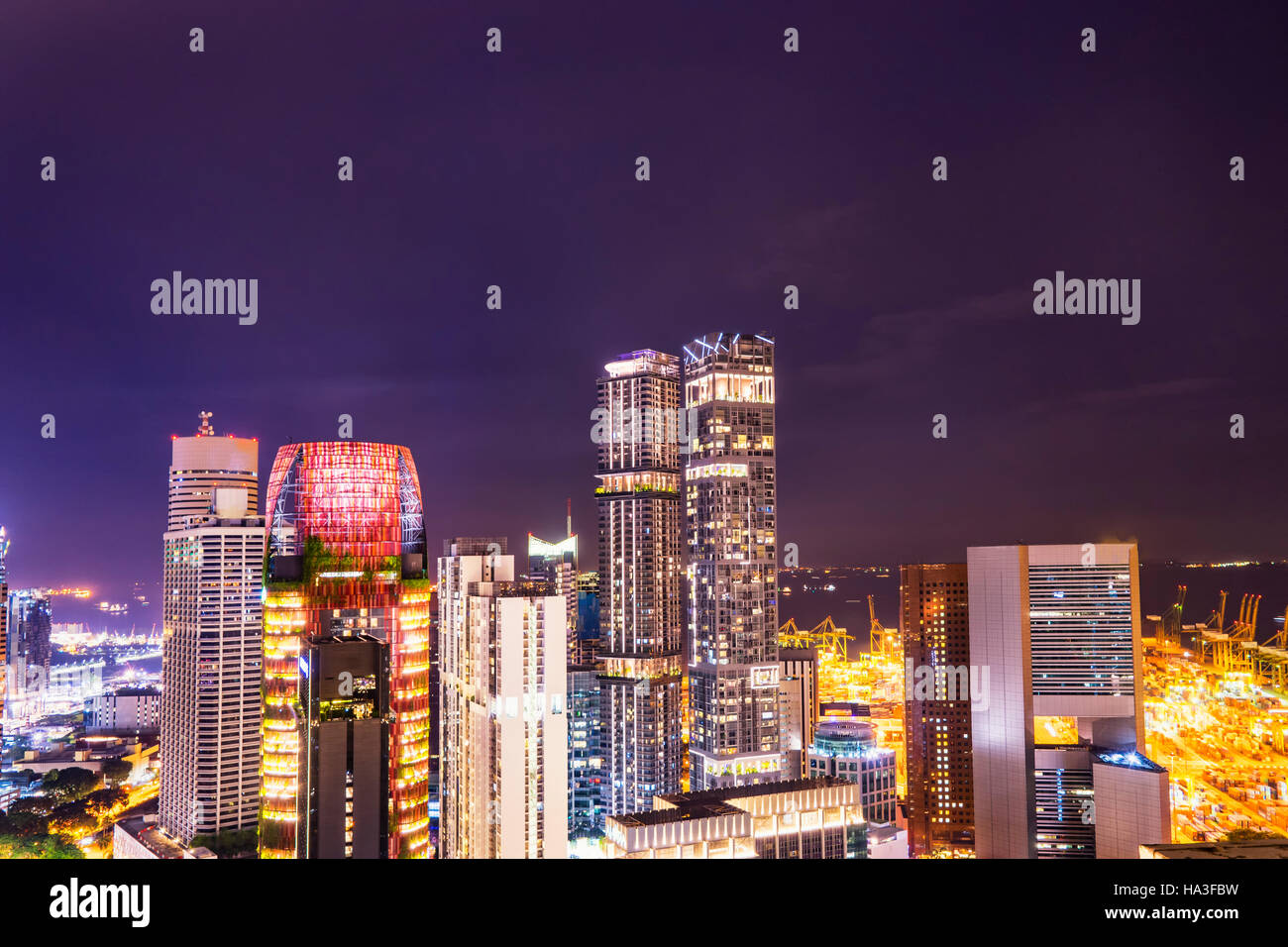 Notte cityscape in Twilight time in Singapore - possono essere utilizzate per la visualizzazione o montaggi sul prodotto Foto Stock