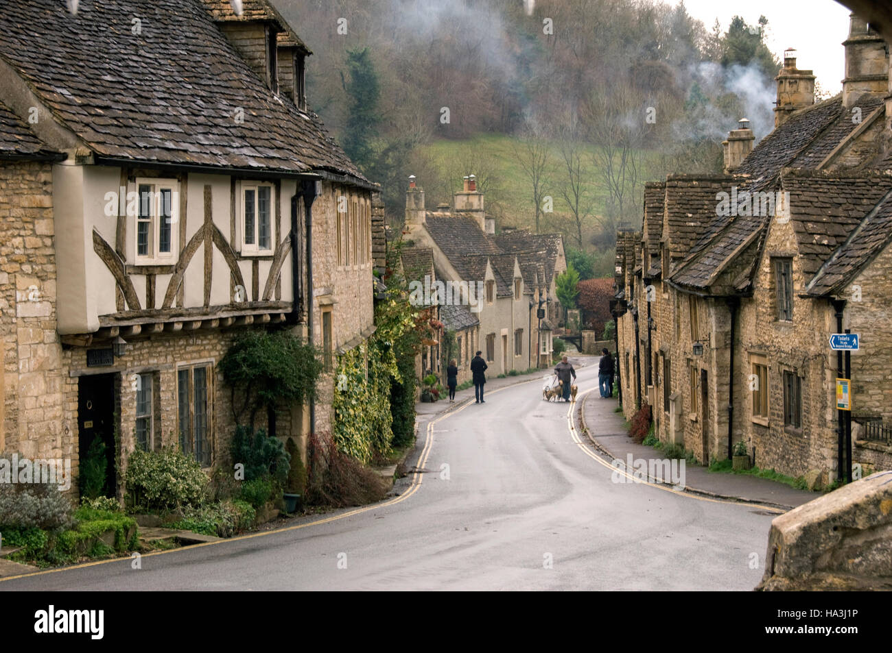 Castle coombe,Wiltshire,uk,un pittoresco villaggio spesso utilizzato come un film e tv posizione. Foto Stock