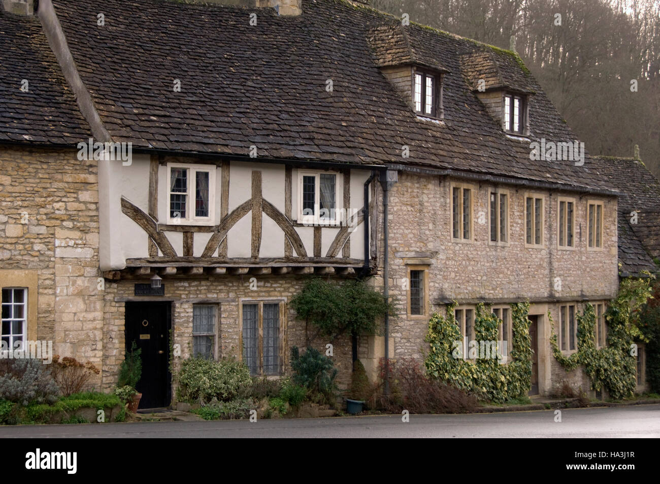 Castle coombe,Wiltshire,uk,un pittoresco villaggio spesso utilizzato come un film e tv posizione. Foto Stock