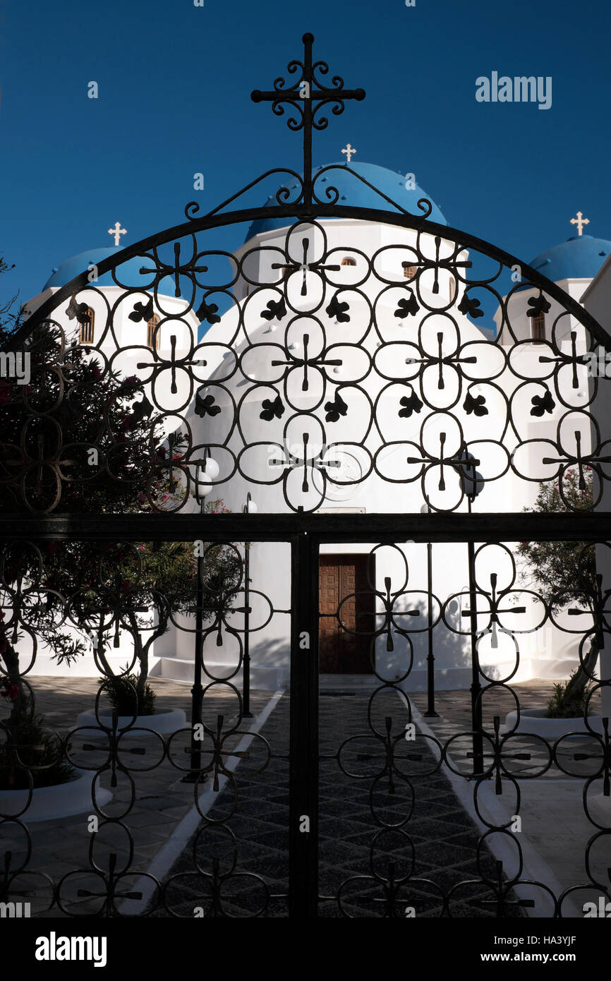 Chiesa di Timiou Stavrou, Perissa, Santorini, Grecia Foto Stock