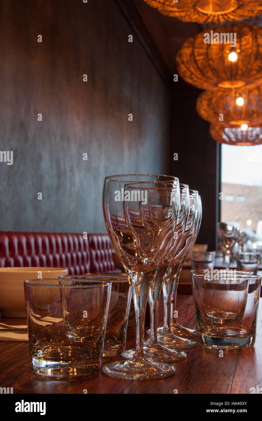 Interno del ristorante moderno Foto Stock