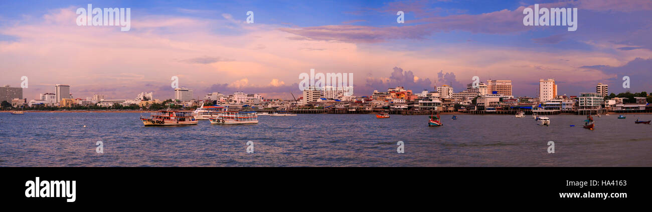 Panorama della spiaggia di Pattaya Thailandia Foto Stock