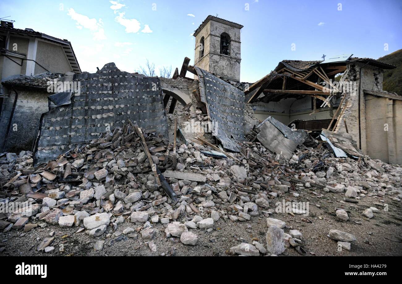 Conseguenze del terremoto che ha colpito la città di Valnerina, Italia. Twin terremoti scosso Italia centrale il mercoledì. La seconda Quake è stato registrato a una grandezza di 6,0 sulla scala Richter e si è verificato nella stessa regione colpita in agosto da un devastante t Foto Stock