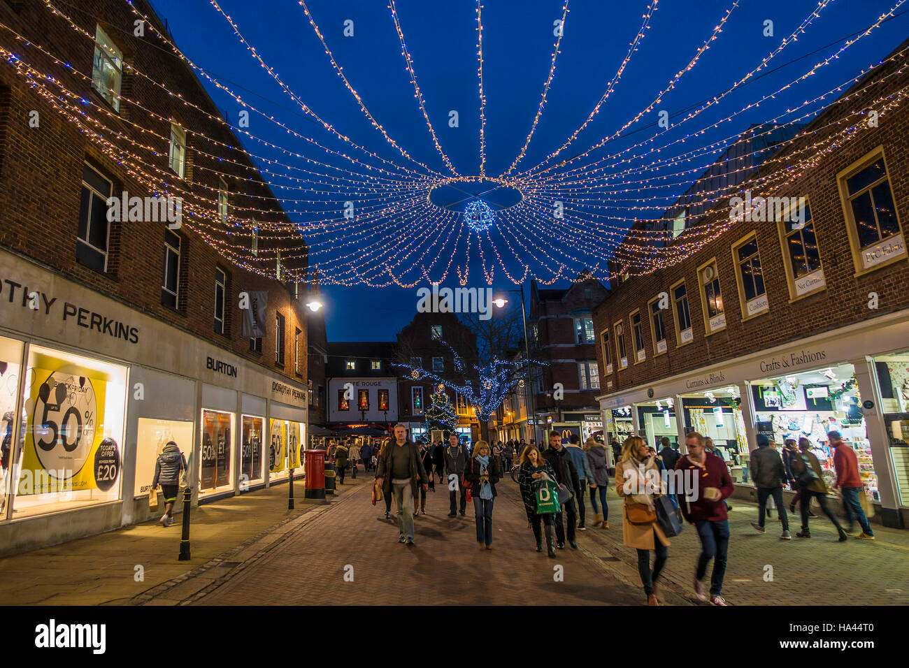 Shopping di Natale Rose Lane Canterbury Kent England Foto Stock