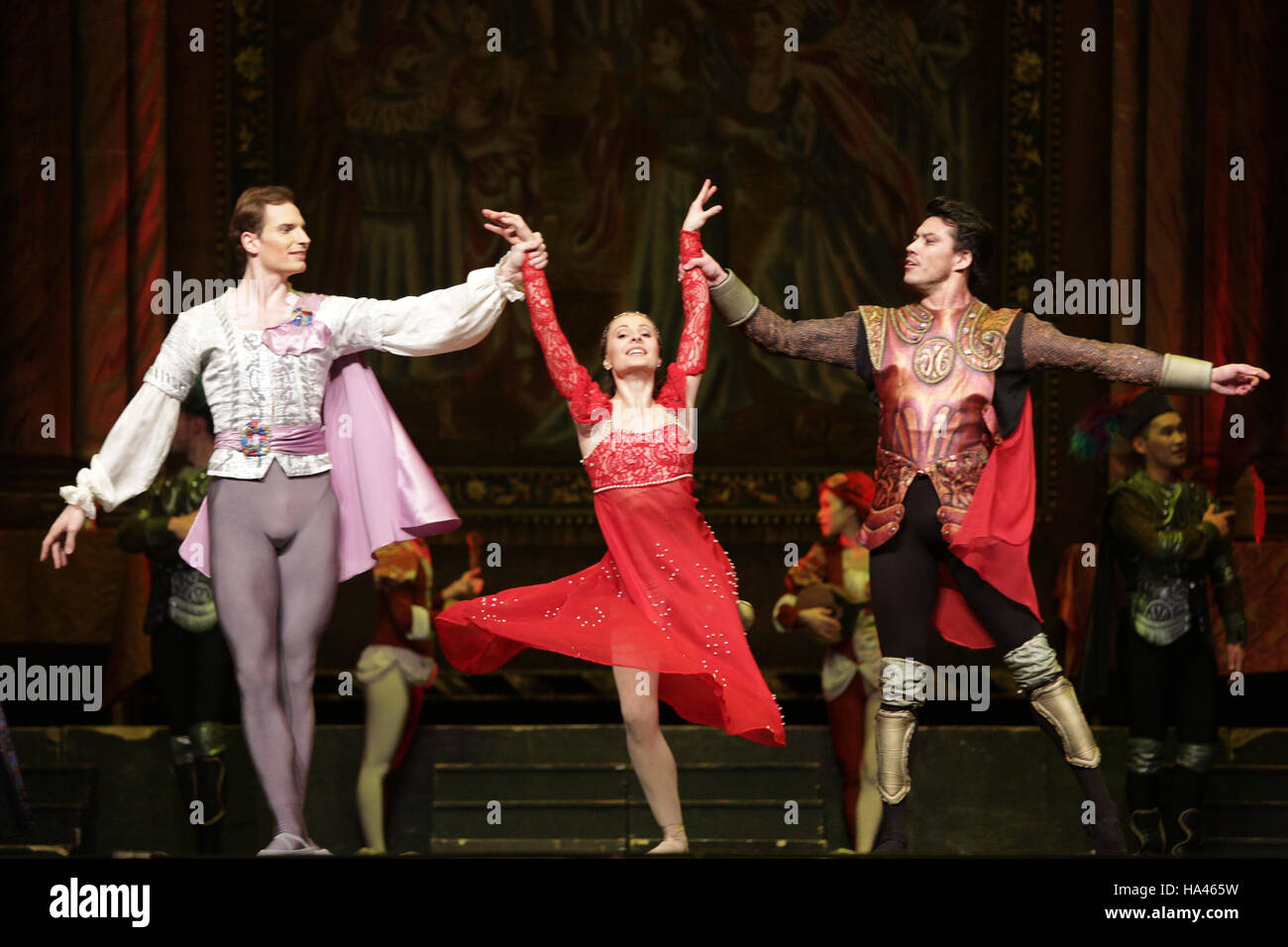 Sofia, Bulgaria - 24 Novembre 2016: Artisti di Moscow City Ballet sono esecuzione di Romeo e Giulietta spettacolo in Bulgaria Palazzo Nazionale della Cultura. Foto Stock