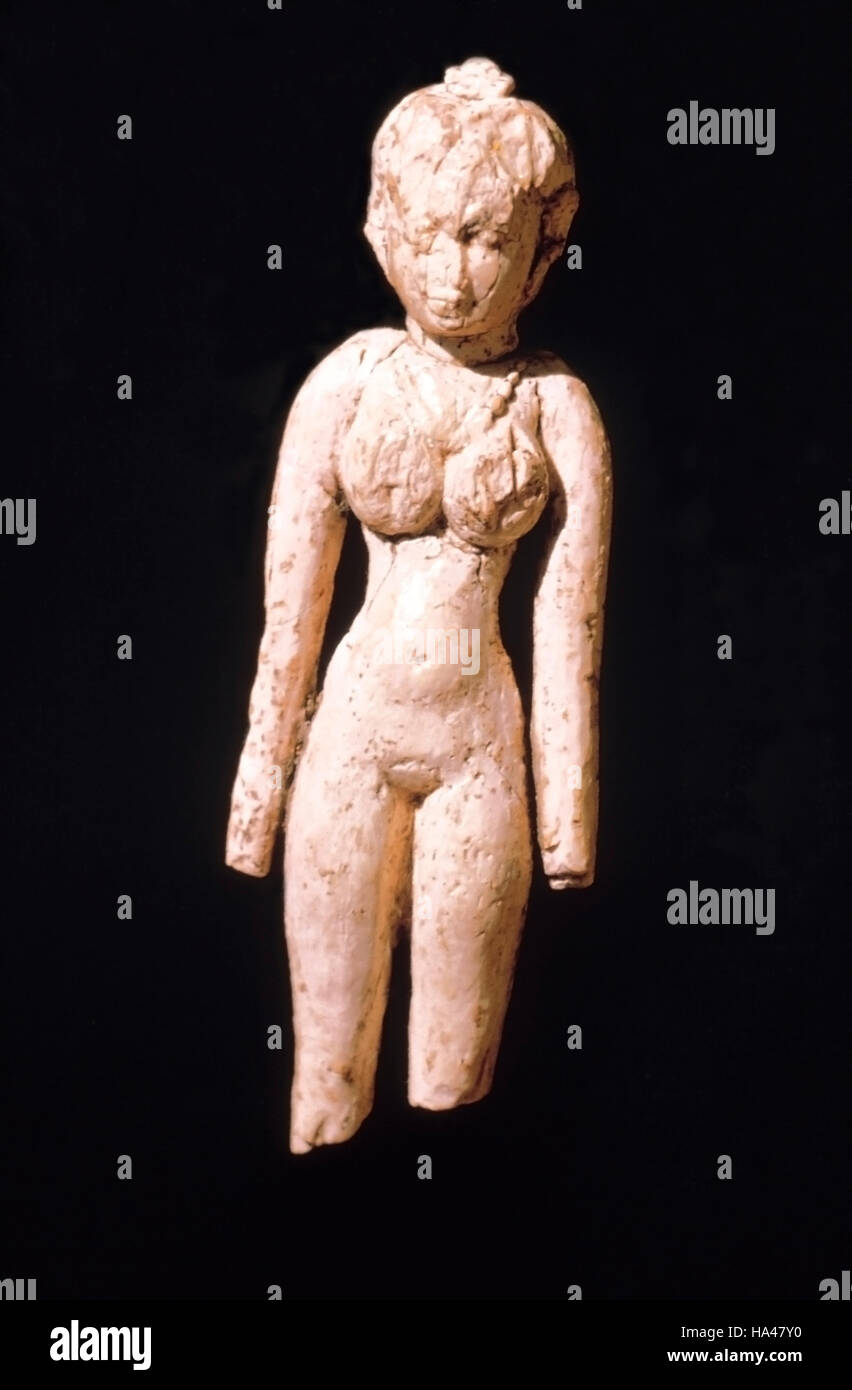 Ter (Osmanabad) Maharashtra. Avorio statuetta femminile, caratteristica del volto per capelli delicati pettinate e mazzetto sulla parte superiore nel centro della testa, delicatamente modellata Foto Stock