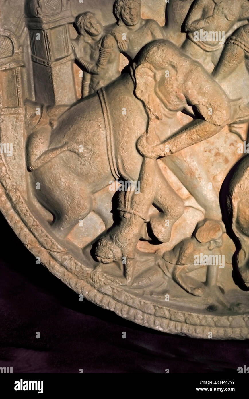 Amaravati stupa, sottomissione di Nalagiri: Dettaglio. India, I secolo A.C. Foto Stock