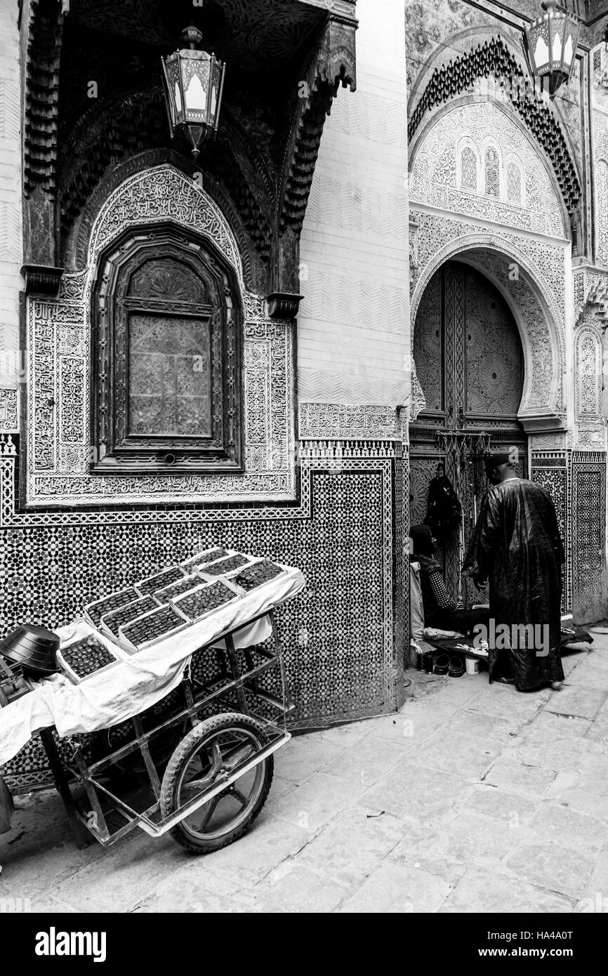 La vita nella Medina di Fez el Bali, Fez, in Marocco Foto Stock